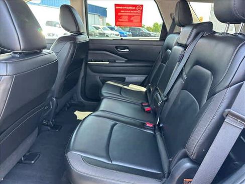 Certified 2025 Nissan Pathfinder SL FWD image 12