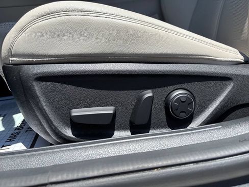 Used 2025 Genesis G70 2.5T AWD/4WD image 25