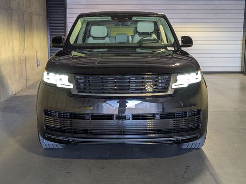 Used 2024 Land Rover Range Rover SV image 12