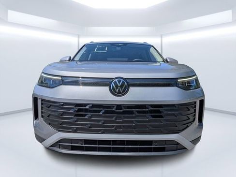New 2026 Volkswagen Tiguan SE FWD image 8