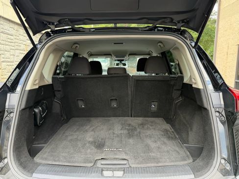 Used 2022 Nissan Rogue SV FWD image 34
