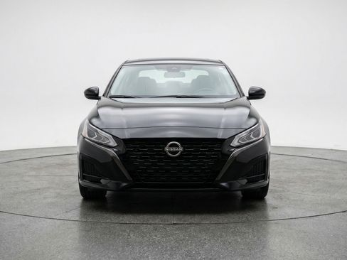 Used 2025 Nissan Altima 2.5 SV image 2