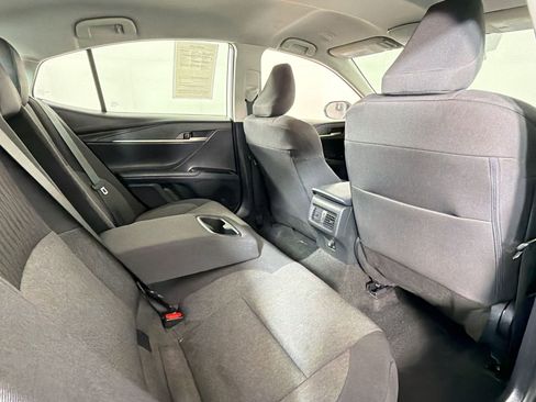 Used 2025 Toyota Camry LE image 28