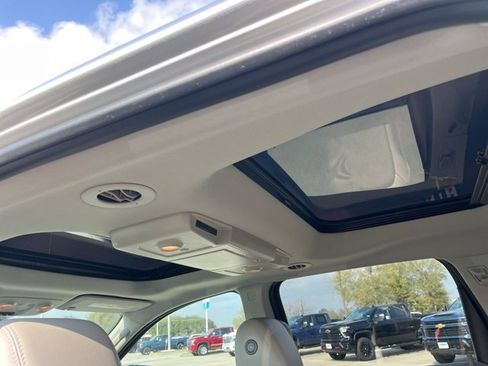 Used 2016 Chevrolet Traverse LT image 28