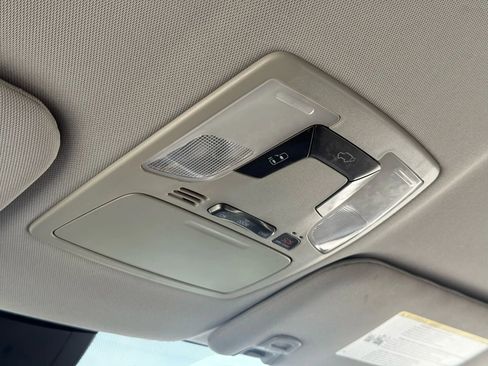 Used 2019 Toyota Sienna SE image 15