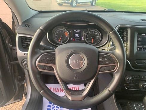 Used 2019 Jeep Cherokee Latitude Plus FWD image 15