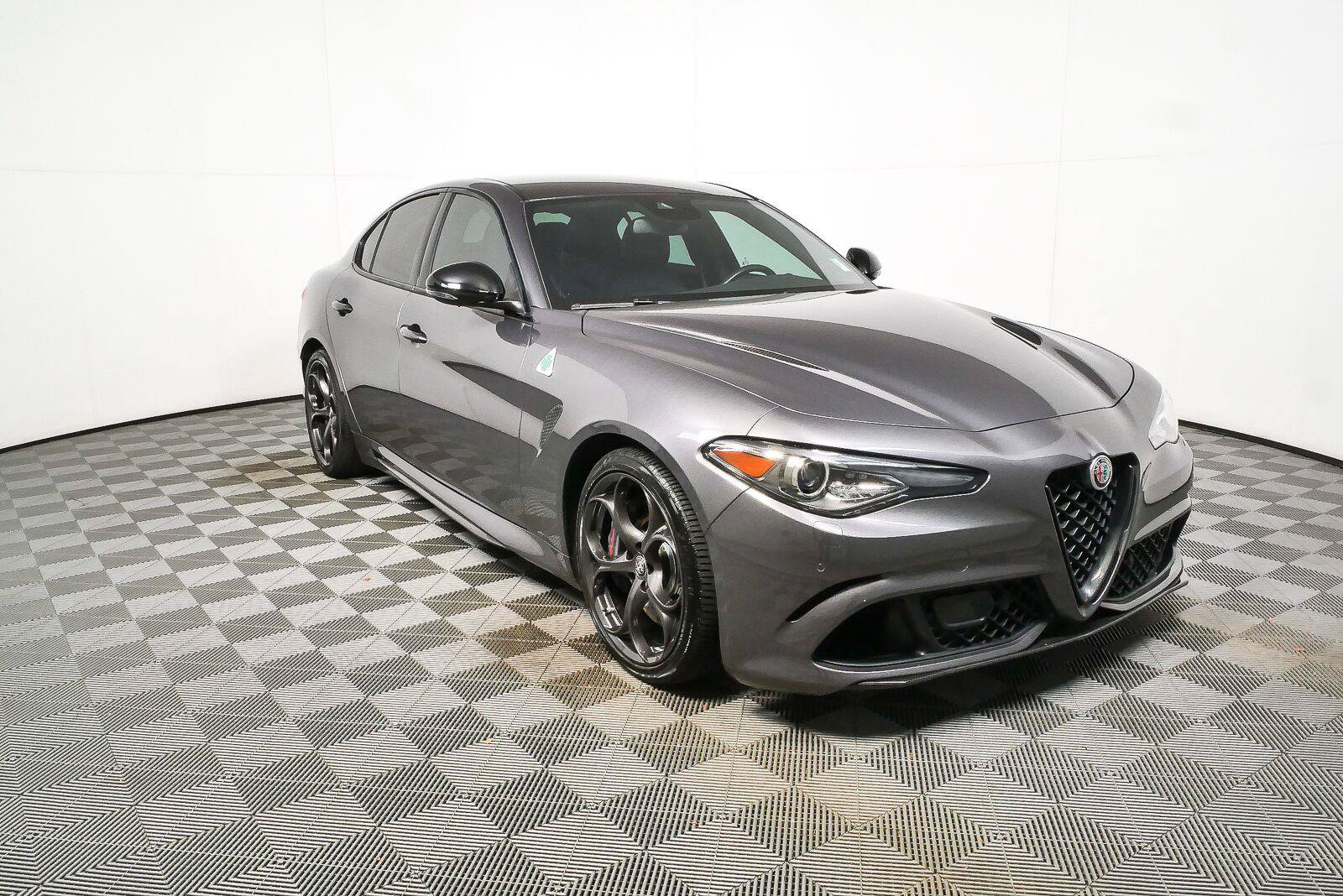 Used 2023 Alfa Romeo Giulia Quadrifoglio RWD image 27