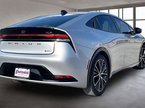 Used 2023 Toyota Prius XLE image 6