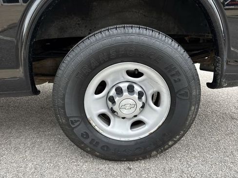 Used 2015 Chevrolet Express 2500 RWD image 27