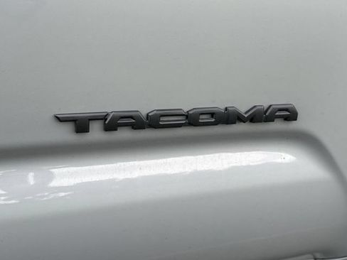 Used 2020 Toyota Tacoma TRD Sport AWD/4WD image 19
