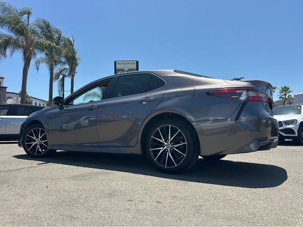 Used 2022 Toyota Camry SE w/ Convenience Package FWD image 3