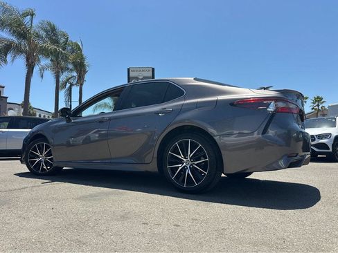 Used 2022 Toyota Camry SE w/ Convenience Package FWD image 3