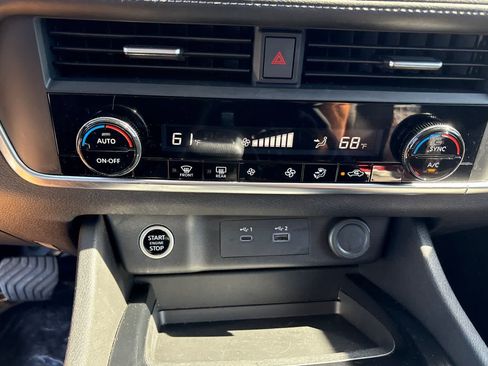 Certified 2023 Nissan Rogue SV FWD image 22