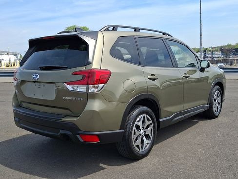 Certified 2024 Subaru Forester Premium AWD/4WD image 6