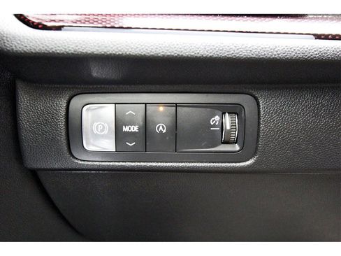 Used 2025 Chevrolet Traverse RS image 17