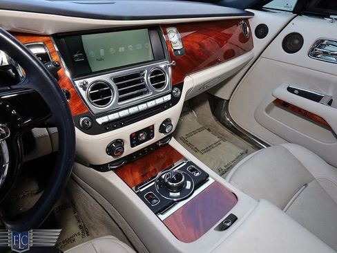 Used 2016 Rolls-Royce Dawn RWD image 23