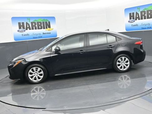 Used 2025 Toyota Corolla LE image 2