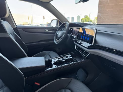 Used 2024 Volkswagen Atlas Peak Edition SE image 38