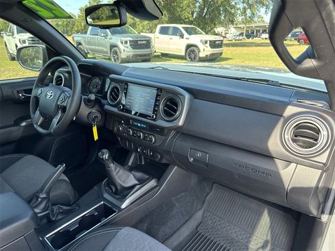 Used 2022 Toyota Tacoma TRD Off-Road image 32