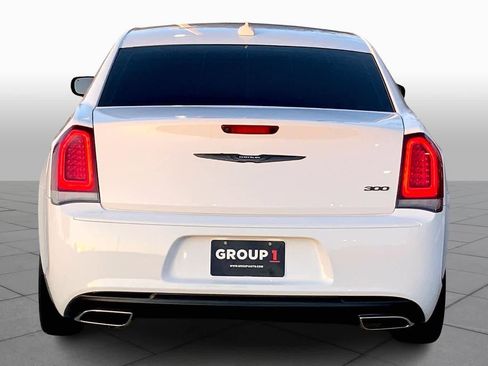Used 2023 Chrysler 300 Touring w/ Sport Appearance Package image 4