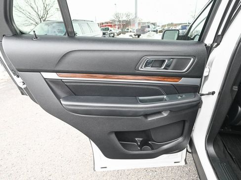 Used 2019 Ford Explorer Limited w/ Ford Safe & Smart Package image 25