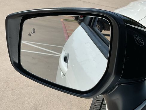 New 2025 Nissan Versa SR w/ Trunk Package image 10