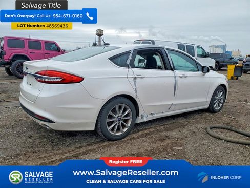 Used 2017 Ford Fusion SE w/ Fusion SE Technology Package image 4