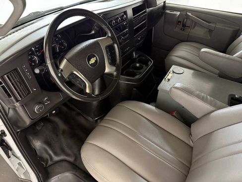 Used 2018 Chevrolet Express 3500 Extended w/ Driver Convenience Package RWD image 47