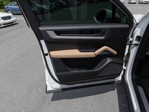 Used 2024 Porsche Cayenne image 15