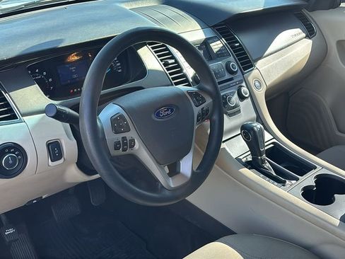 Used 2015 Ford Taurus SE image 23