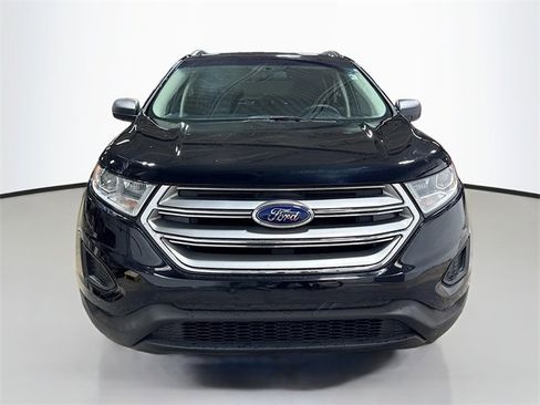 Used 2018 Ford Edge SE image 3