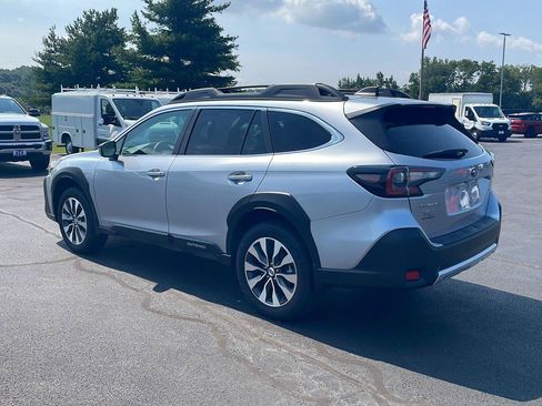 Used 2025 Subaru Outback Limited AWD/4WD image 3