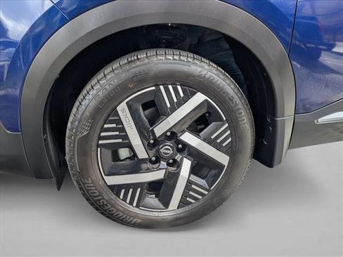 Certified 2025 Nissan Kicks SV image 22