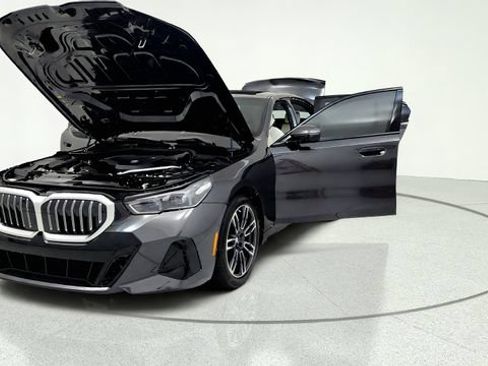 Used 2026 BMW 530i w/ M Sport Package RWD image 13