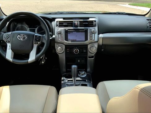 Used 2018 Toyota 4Runner SR5 Premium AWD/4WD image 17