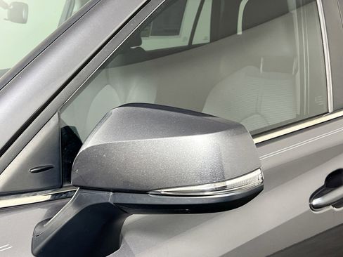 Used 2023 Toyota Highlander L image 12