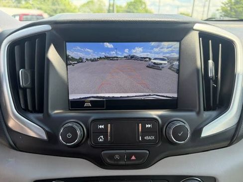 Used 2024 GMC Terrain SLT AWD/4WD image 19