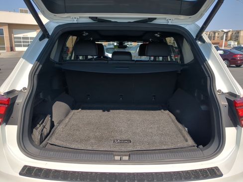 Used 2022 Volkswagen Tiguan SEL R-Line AWD/4WD image 33