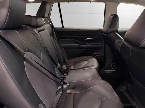 Used 2024 Toyota Grand Highlander AWD Hybrid image 17