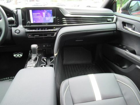 Used 2026 Toyota Camry Hybrid FWD image 13