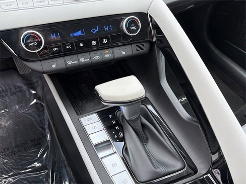 Certified 2022 Hyundai Elantra Limited image 30