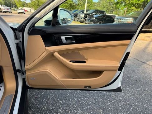 Used 2018 Porsche Panamera image 10