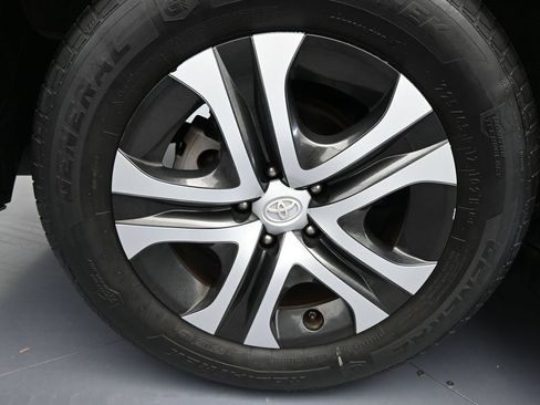 Used 2017 Toyota RAV4 LE image 39