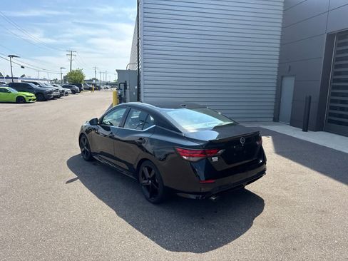 Used 2022 Nissan Sentra SR w/ Midnight Edition FWD image 3