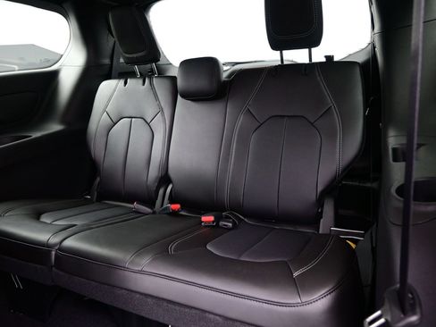 New 2027 Chrysler Pacifica Select AWD/4WD image 14