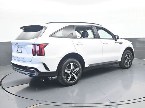 Used 2022 Kia Sorento EX w/ Panoramic Sunroof Package FWD image 6