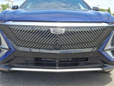 Used 2024 Cadillac Lyriq Luxury AWD/4WD image 9