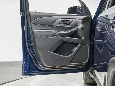 Used 2022 Chevrolet Traverse LT image 12