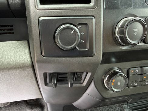 Used 2019 Ford F550 4x4 Regular Cab Super Duty image 21