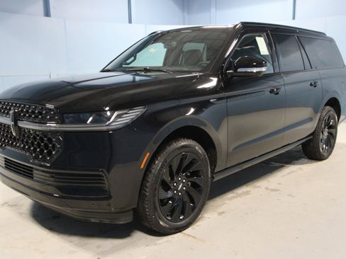 New 2026 Lincoln Navigator L Reserve w/ Jet Appearance Package AWD/4WD image 28